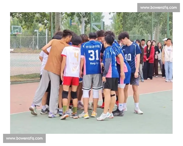 激情碰撞赛场瞬间 排球竞技精神与团队协作的完美展现